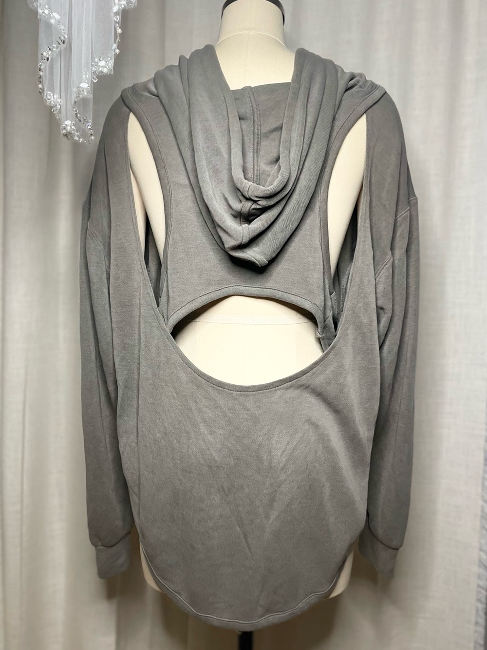 🩶FP Movement Gray Cutout-Back Hooded Top Size L*